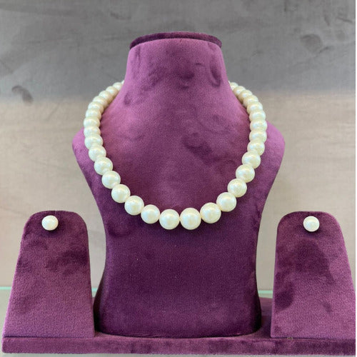 Diana Pearl Set on display featuring elegant pearls and astrology-inspired design.